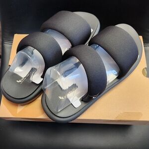 NWT Koolaburra Black Slide Sandals